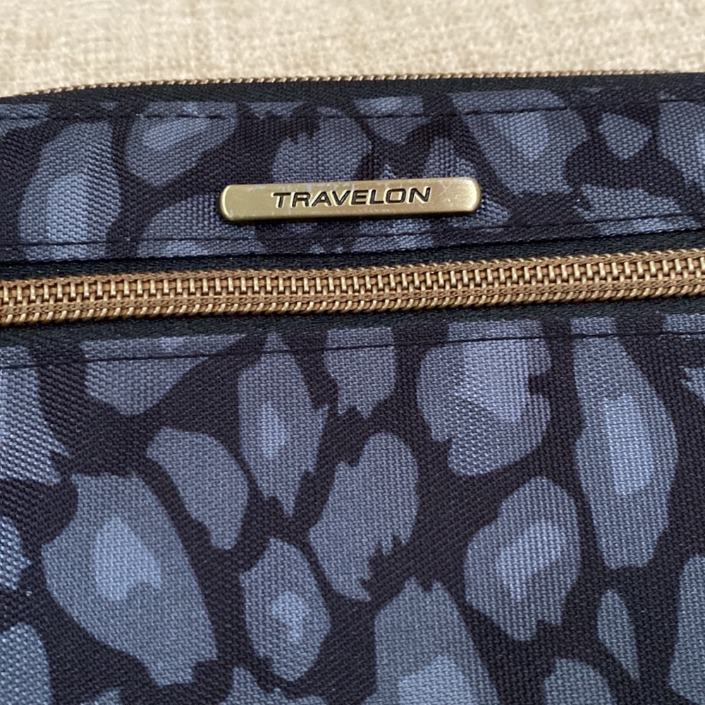 TRAVELON RFID Blocking Anti-theft Wristlet Wallet Zip Clutch Phone NWOT - Picture 2 of 7